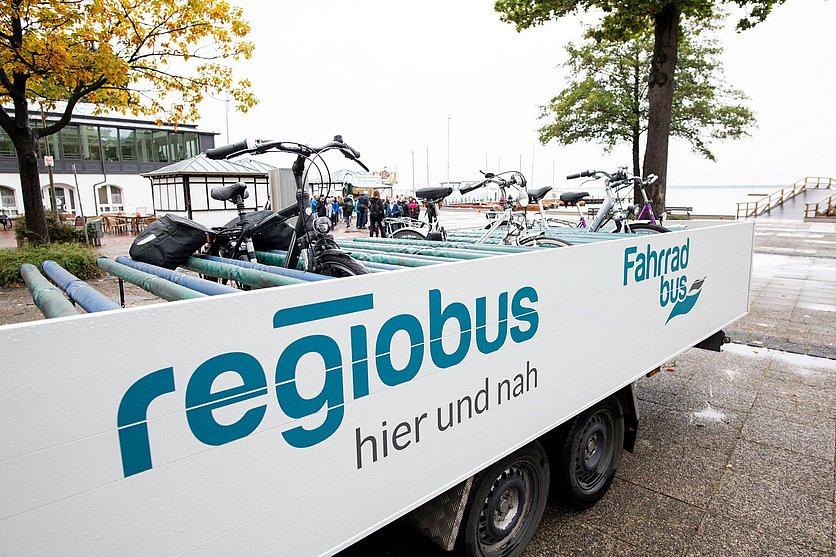 Bild vom Fahrradbus-Anhänger von regiobus mit Fahrrädern