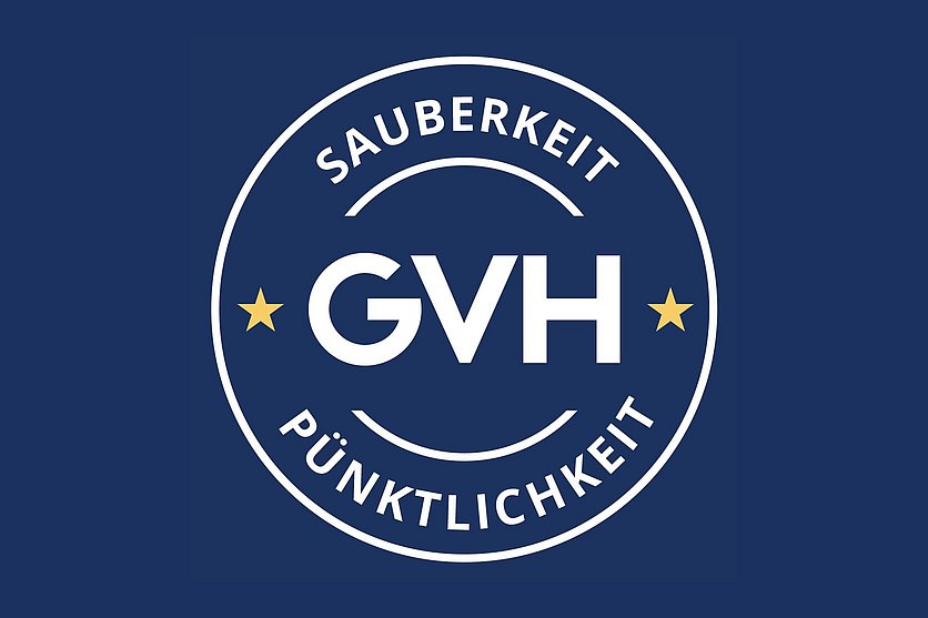 Abbildung des GVH Garantie Logos mit einem weißen Kreis auf blauem Hintergrund. Im Kreis stehen die Worte „Sauberkeit, GVH und Pünktlichkeit“